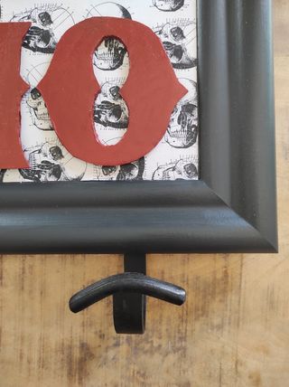 CARTEL PERCHERO PERCHA PARED TATTOO STUDIO