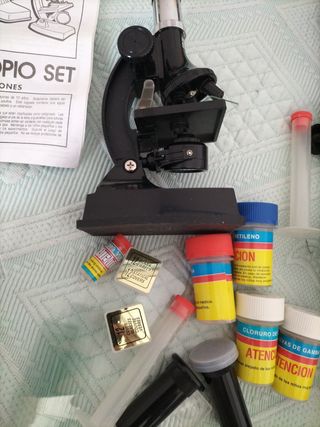 Giochi scientifici e microscopi.