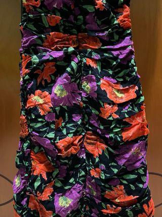 Vestito aderente a fiori