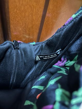 Vestito aderente a fiori