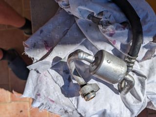 Reparación de tubo de aire acondicionado