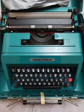 Maquina de escribir antigua