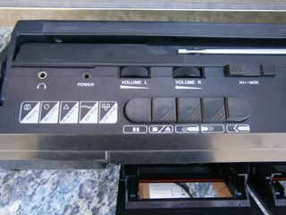 Radio cassette antiguo de doble pletina