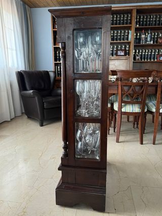 Vitrina de madera tropical