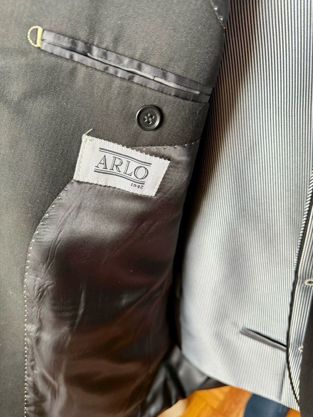 Traje completo ARLO Corbata y pañuelo de REGALO