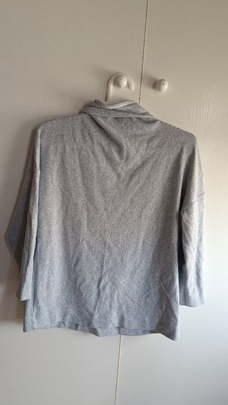 Jersey gris cuello alto 