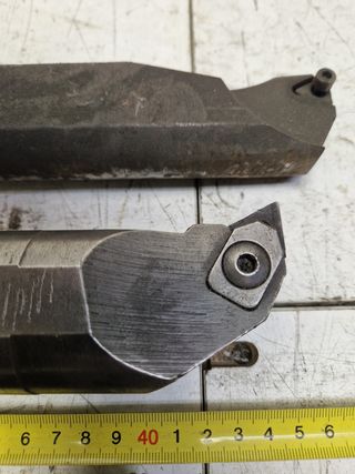 Porta herramienta de corte para torno