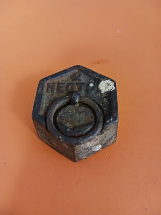 Antigua pesa ponderal 200gr, de hierro