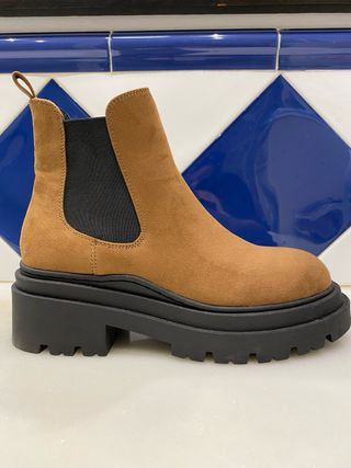 Botines de ante marron, plataforma y tacon