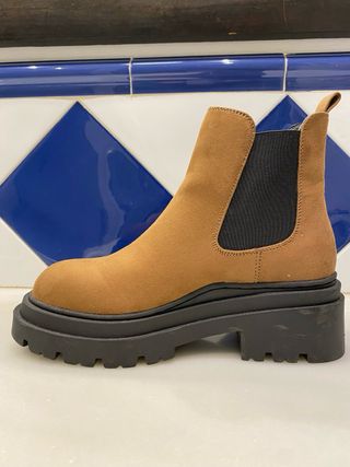 Botines de ante marron, plataforma y tacon