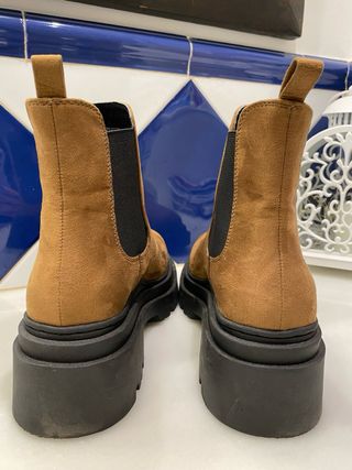 Botines de ante marron, plataforma y tacon