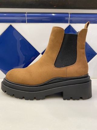 Botines de ante marron, plataforma y tacon
