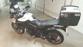 motocicleta Triumph tiger 800