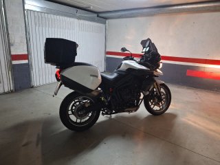 motocicleta Triumph tiger 800