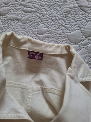 Chaqueta americana chica  de Bershka 