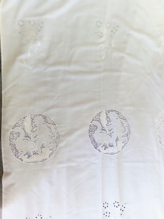 1Tenda bianca ricamata a mano 
