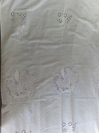 1Tenda bianca ricamata a mano 