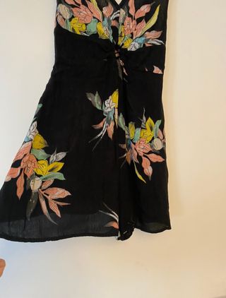 Mono Corto Negro Estampado Floral
