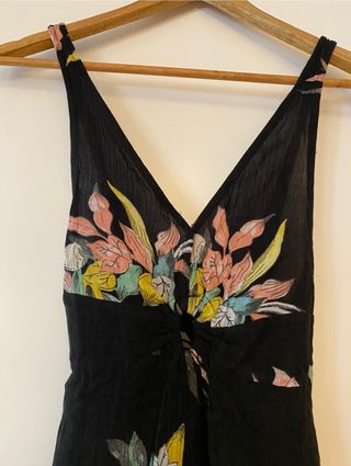 Mono Corto Negro Estampado Floral