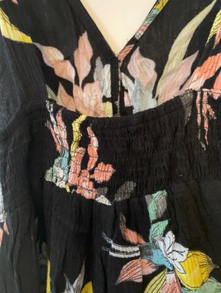 Mono Corto Negro Estampado Floral