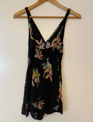 Mono Corto Negro Estampado Floral