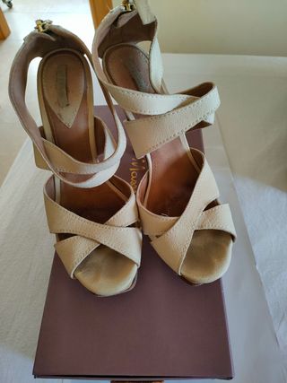 Tacones piel UTERQUE 39.