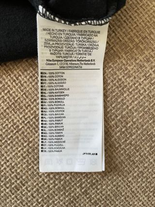 T-Shirt nera Nike con stampa