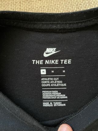 T-Shirt nera Nike con stampa