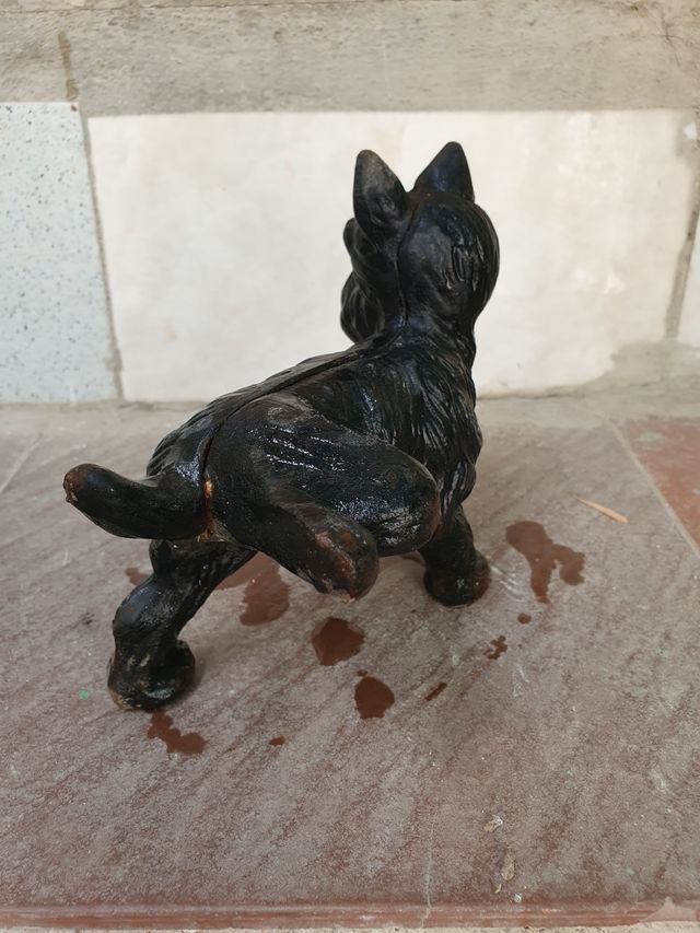 Escultura de perro Westy hierro