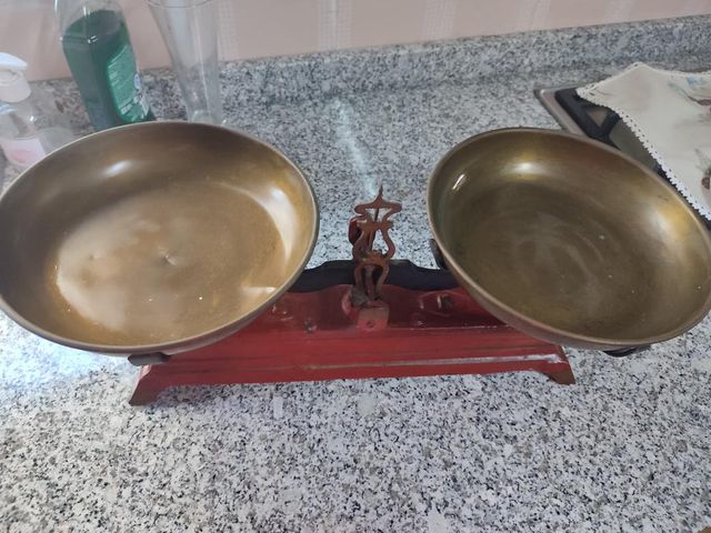 ANTIGUA BÁSCULA DE PRECISION