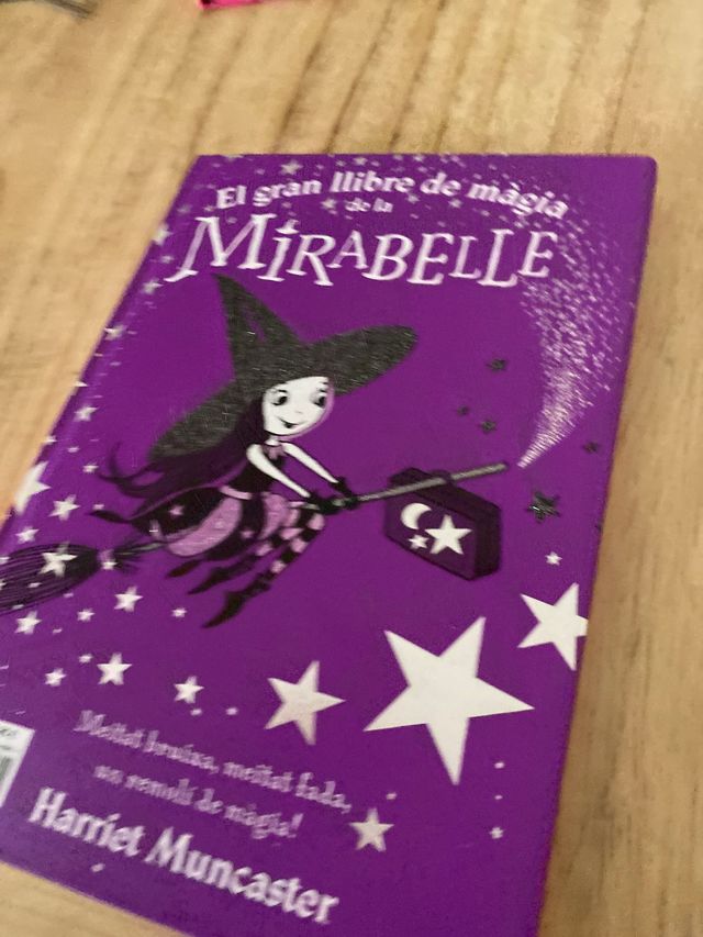 Libro 2 en uno Isadora Moon.