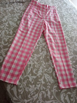 Pantalón de Zara.