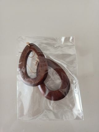 9 PARES DE PENDIENTES.