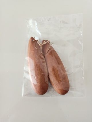 9 PARES DE PENDIENTES.