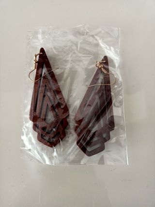 9 PARES DE PENDIENTES.