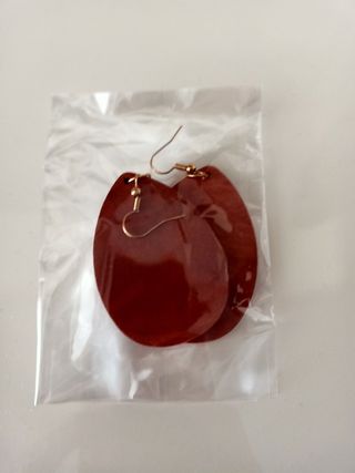 9 PARES DE PENDIENTES.