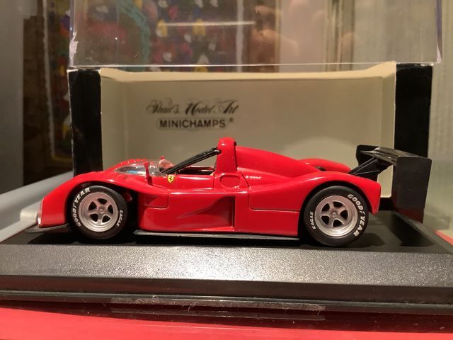 COCHE CARRERAS FERRARI 333 SP 1/43 MINICHAMPS