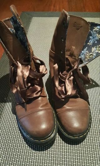 Dr Martens marrones Amelie