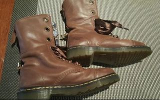 Dr Martens marrones Amelie