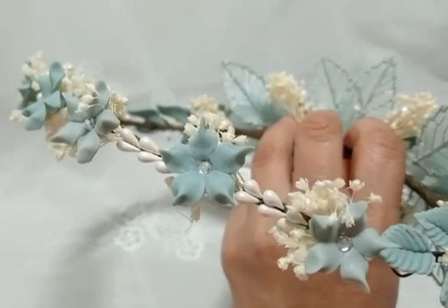 Conjunto,corona,bolso limosnera y apliqu