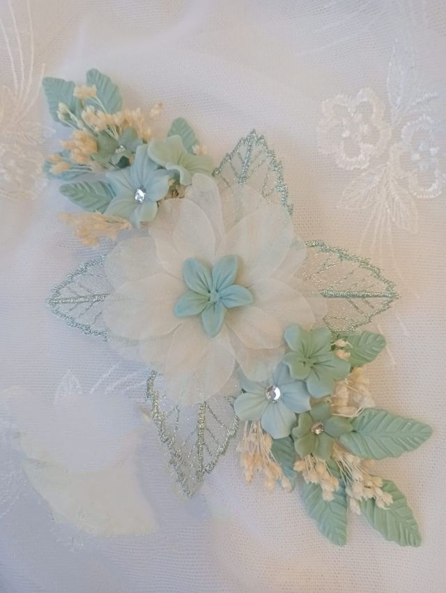 Conjunto,corona,bolso limosnera y apliqu