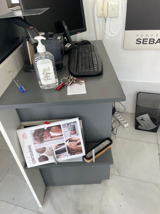 Mueble de recepcion para peluqueria