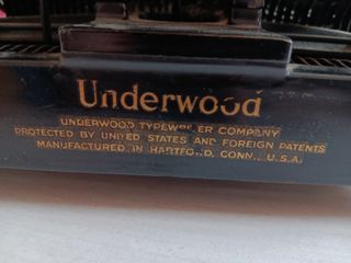 MAQUINA DE ESCRIBIR ANTIGUA