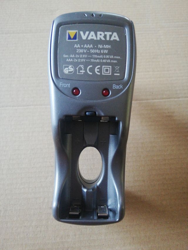 Cargador de pilas AAA y AA