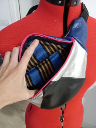 Riñonera hecha mano de retales polipiel