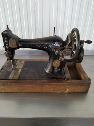 MESITA CON FORMA DE SIRENA