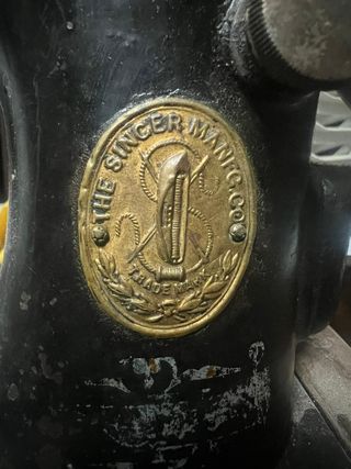 MESITA CON FORMA DE SIRENA