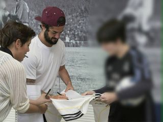 Camiseta Real Madrid firmada ISCO.