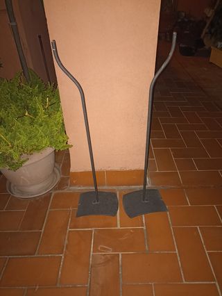 Pies de altavoces