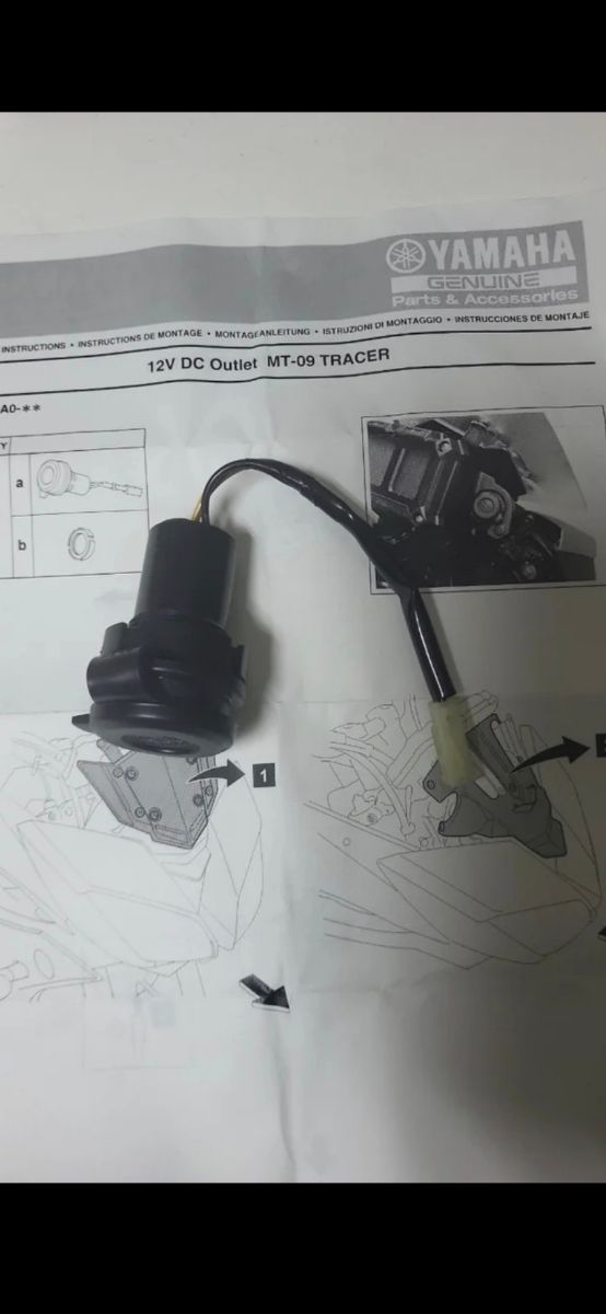 YAMAHA TRAZER 900 TOMA 12V